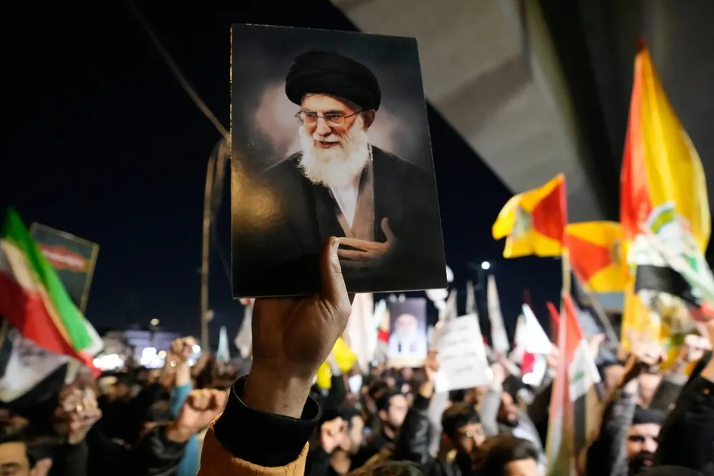 ハメネイ師死亡に歓喜のイラン人